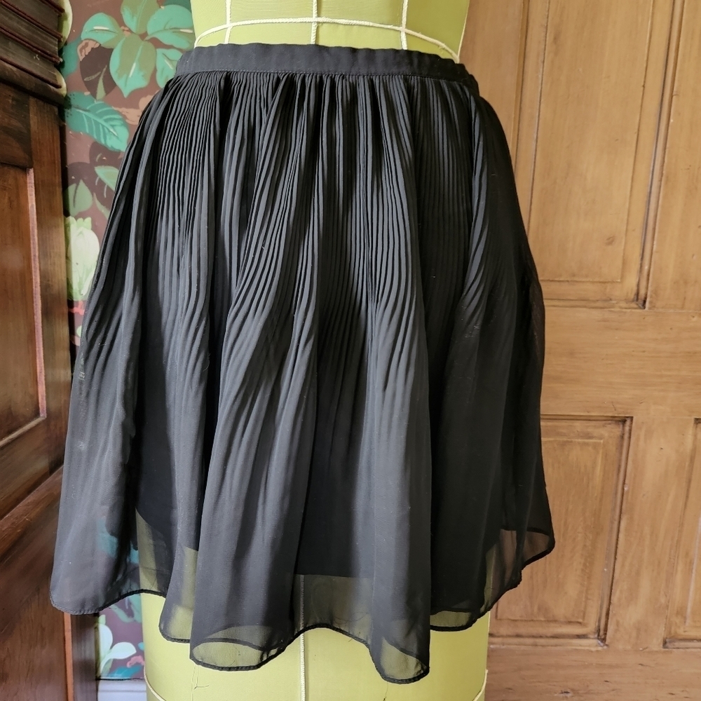 SPARKLE & FADE Pleated Mini Skirt Size 6